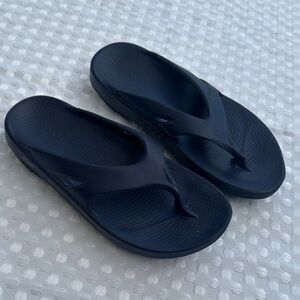 OOFOS OOriginal Navy Flip-Flops M11 W13